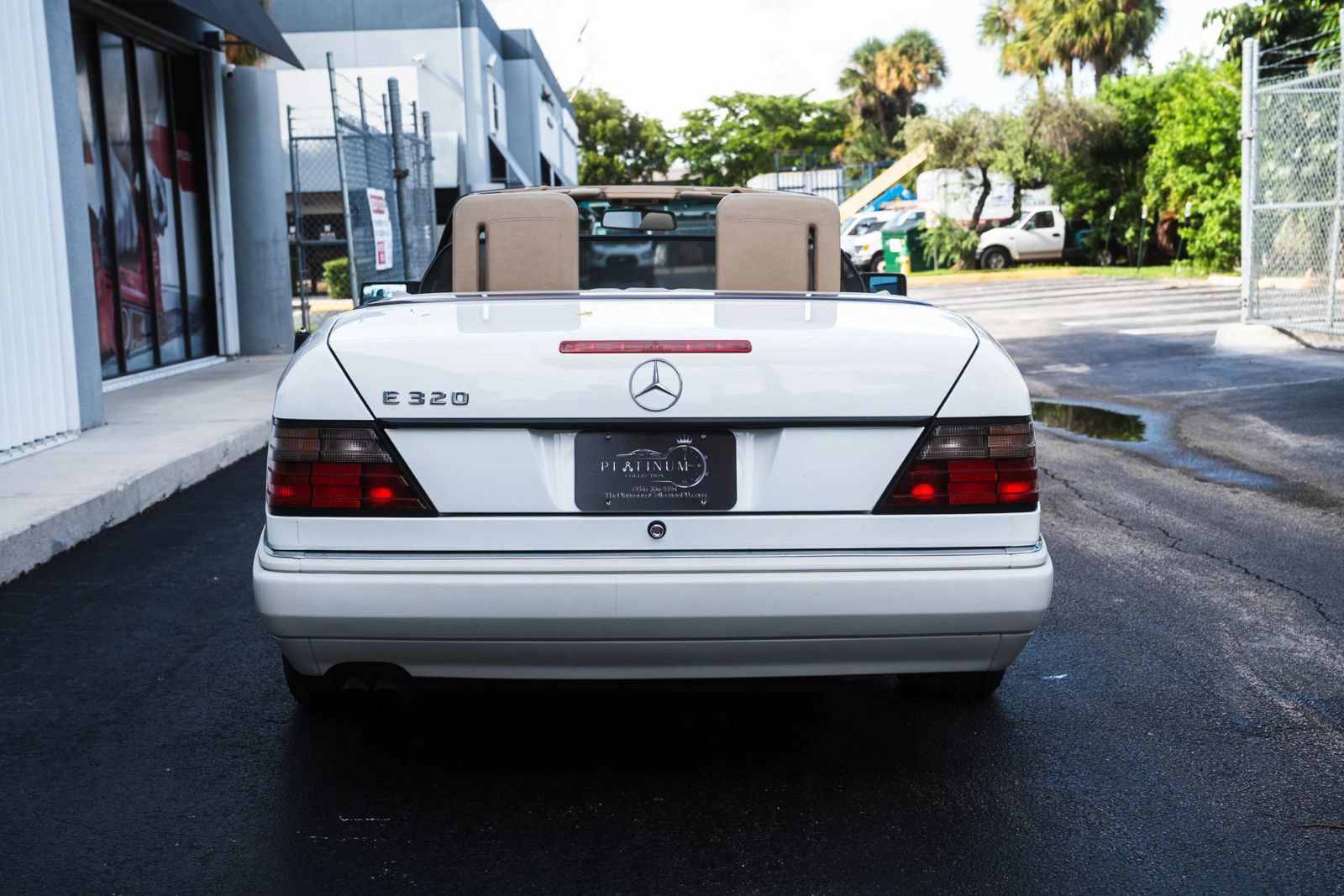 Used 1995 Mercedes-Benz E 320 Convertible image 9