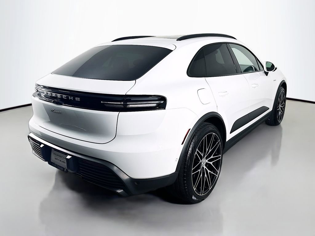 Certified 2025 Porsche Macan Electric image 9