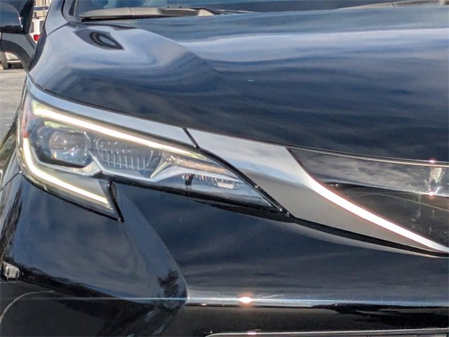 Used 2025 Toyota Sienna Platinum image 11
