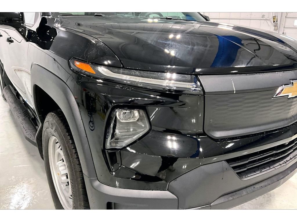 Used 2025 Chevrolet Silverado EV W/T image 28