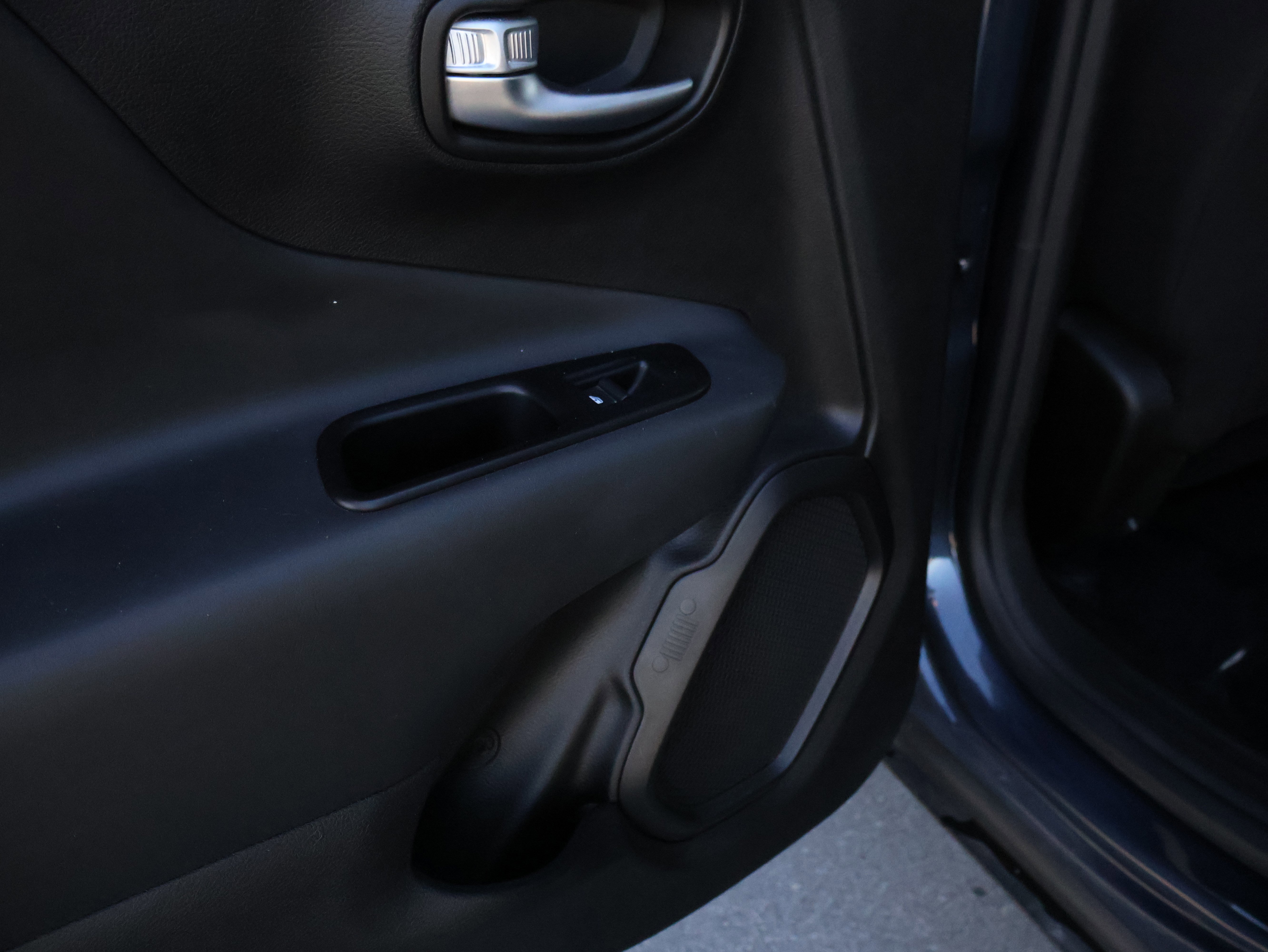 Used 2022 Jeep Renegade Trailhawk image 24