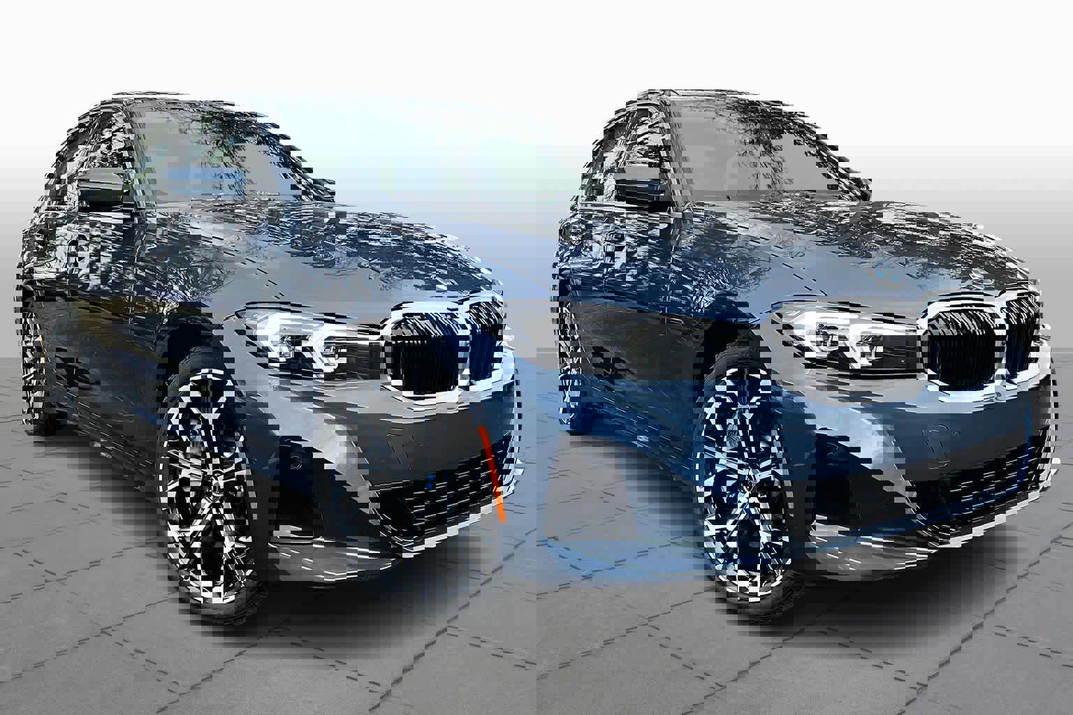 Certified 2025 BMW 330i Sedan image 3