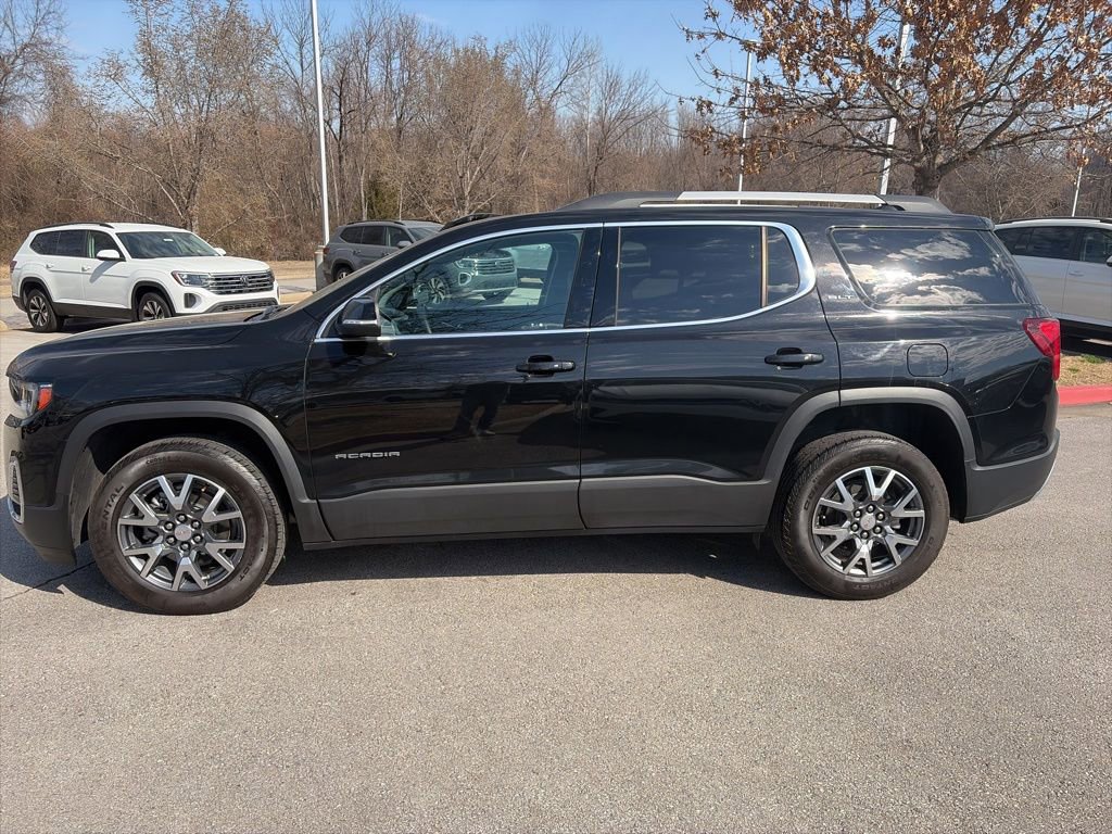 Used 2023 GMC Acadia SLT w/ LPO, Floor Liner Package image 4