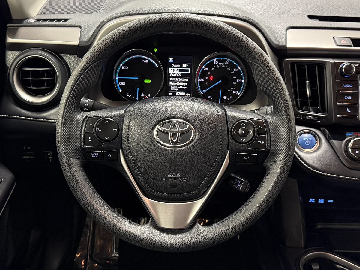 Used 2018 Toyota RAV4 LE AWD/4WD image 16