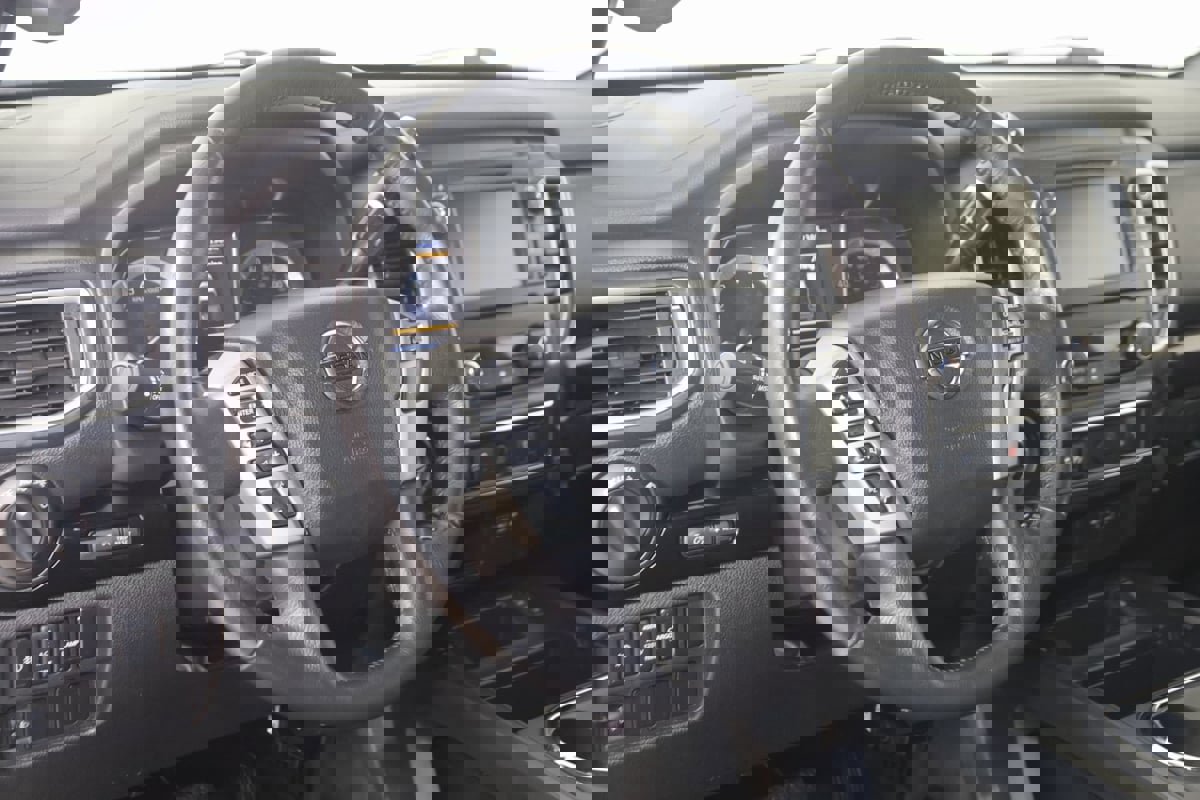 Used 2019 Nissan Titan SV w/ SV Convenience Package image 6