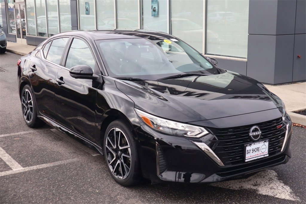Certified 2025 Nissan Sentra SR w/ SR Premium Package image 3