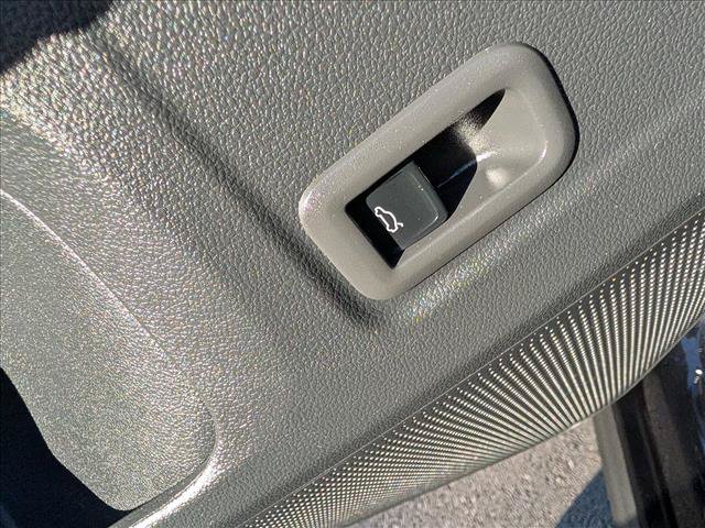 Certified 2025 Volkswagen Tiguan SE AWD/4WD image 29