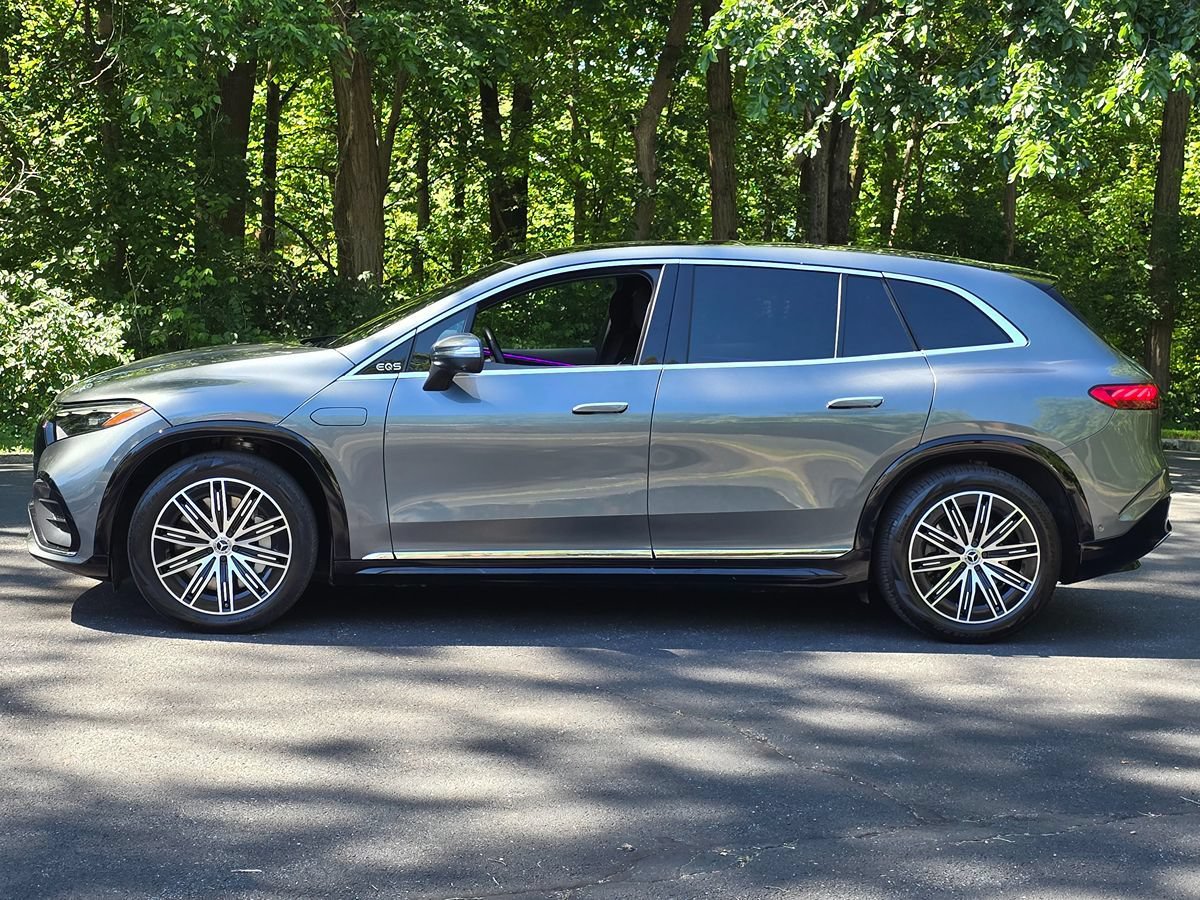 Used 2023 Mercedes-Benz EQS 580 4MATIC SUV image 3