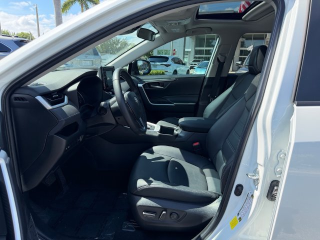 Used 2022 Toyota RAV4 XLE Premium FWD image 11