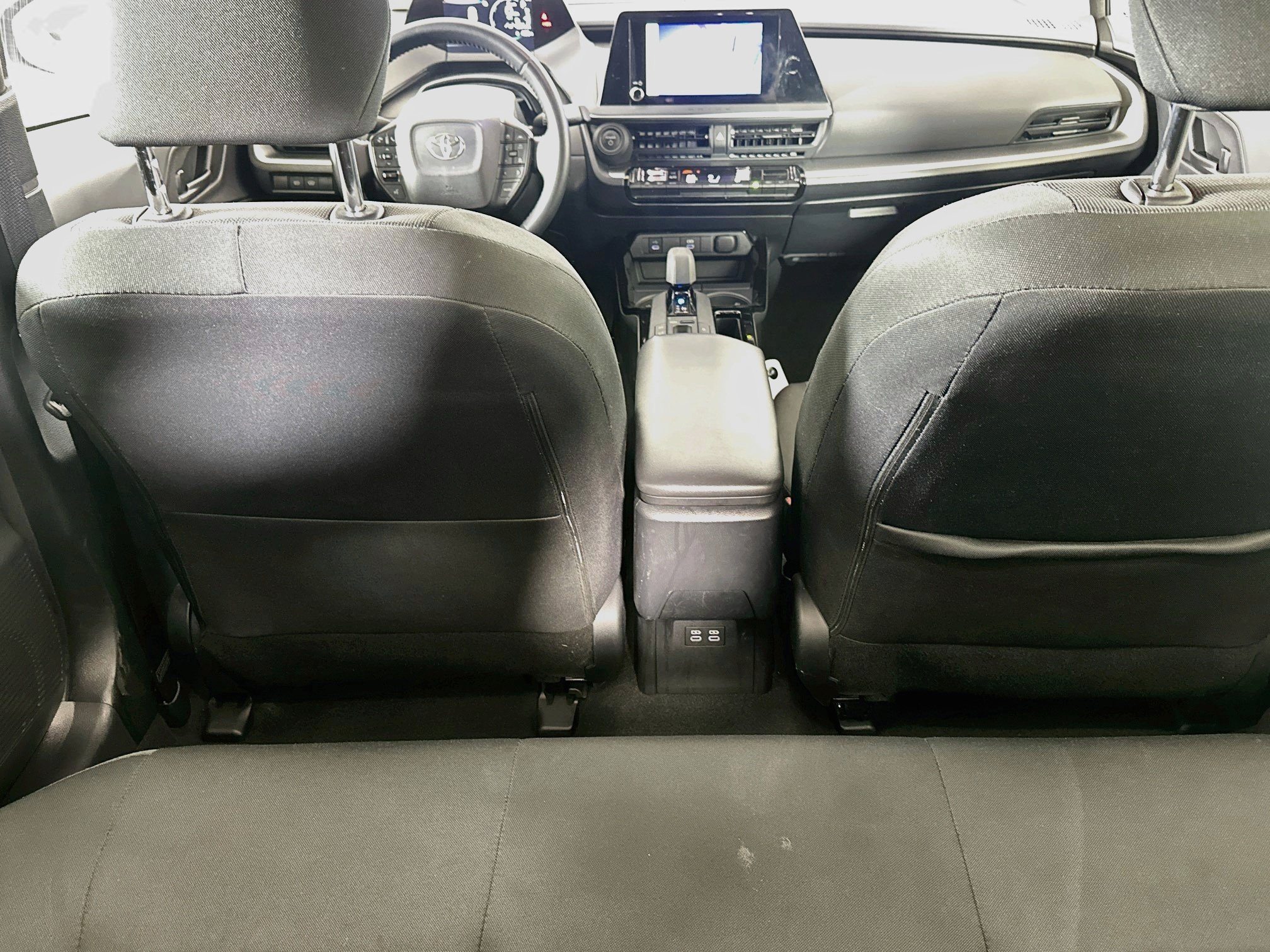 Used 2025 Toyota Prius LE FWD image 34
