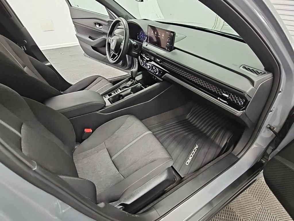 Used 2025 Honda Accord Sport image 39