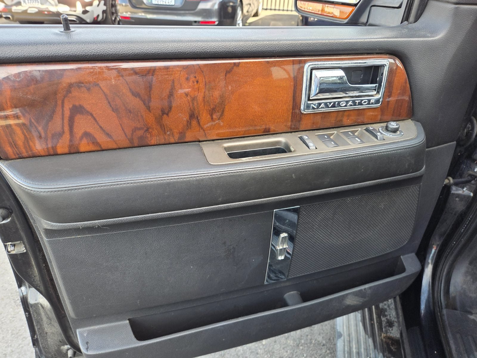 Used 2014 Lincoln Navigator 4WD image 7