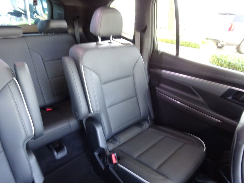 Certified 2025 Buick Enclave Preferred FWD image 20
