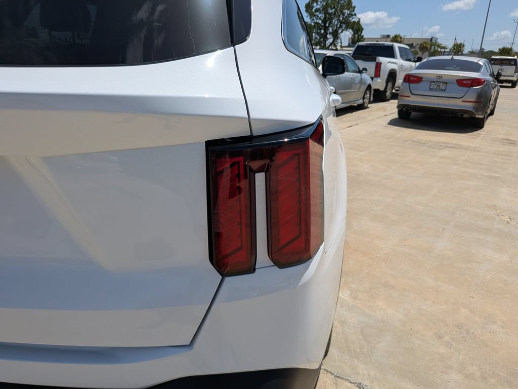 Certified 2026 Kia Sorento S FWD image 11