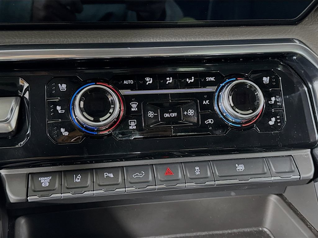 Used 2025 GMC Sierra 3500 Denali image 19