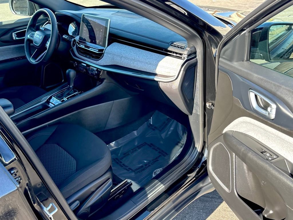 Used 2023 Jeep Compass Sport image 25