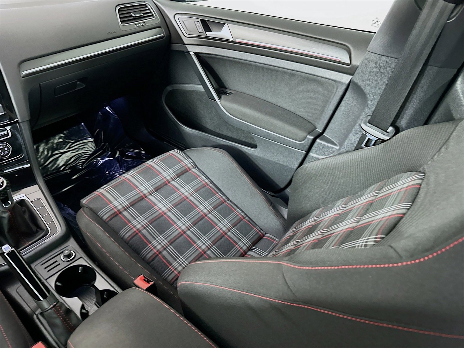 Used 2018 Volkswagen Golf 4-Door image 22