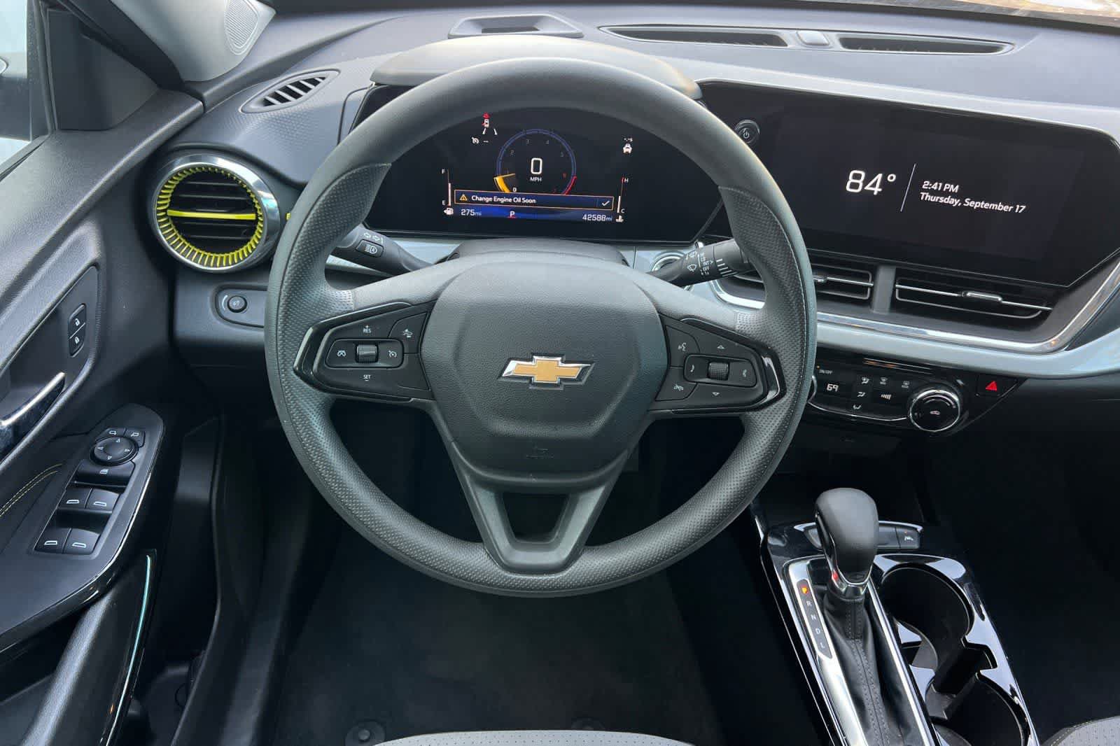 Used 2025 Chevrolet Trax LT FWD image 16