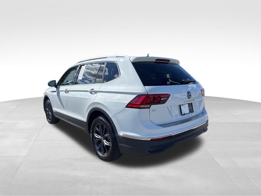 Used 2022 Volkswagen Tiguan SE w/ Panoramic Sunroof Package image 5