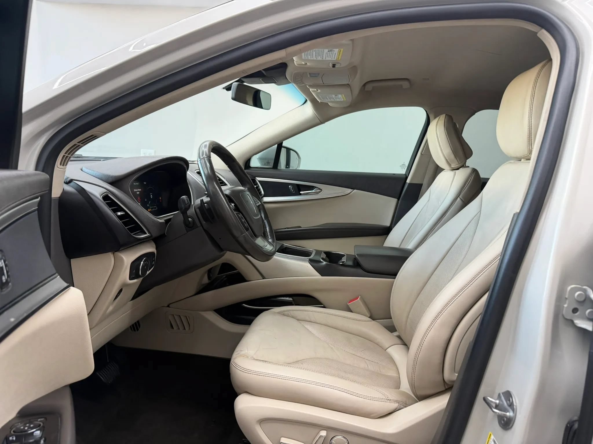 Used 2020 Lincoln Nautilus FWD w/ Equipment Group 101A image 14