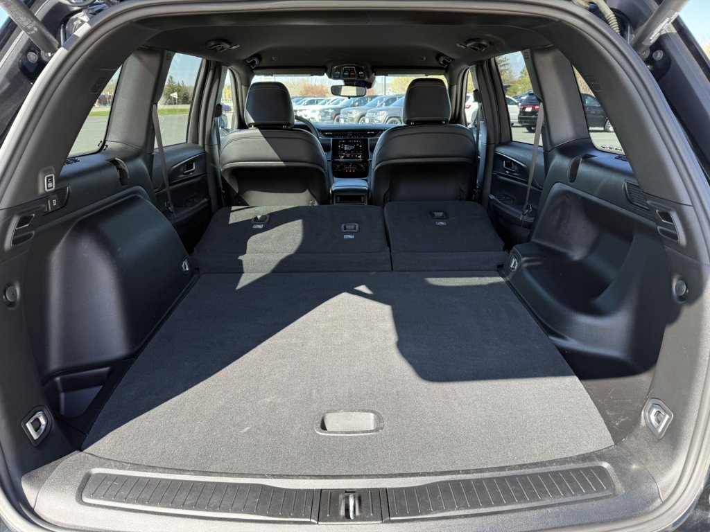 Used 2023 Jeep Grand Cherokee Altitude AWD/4WD image 16