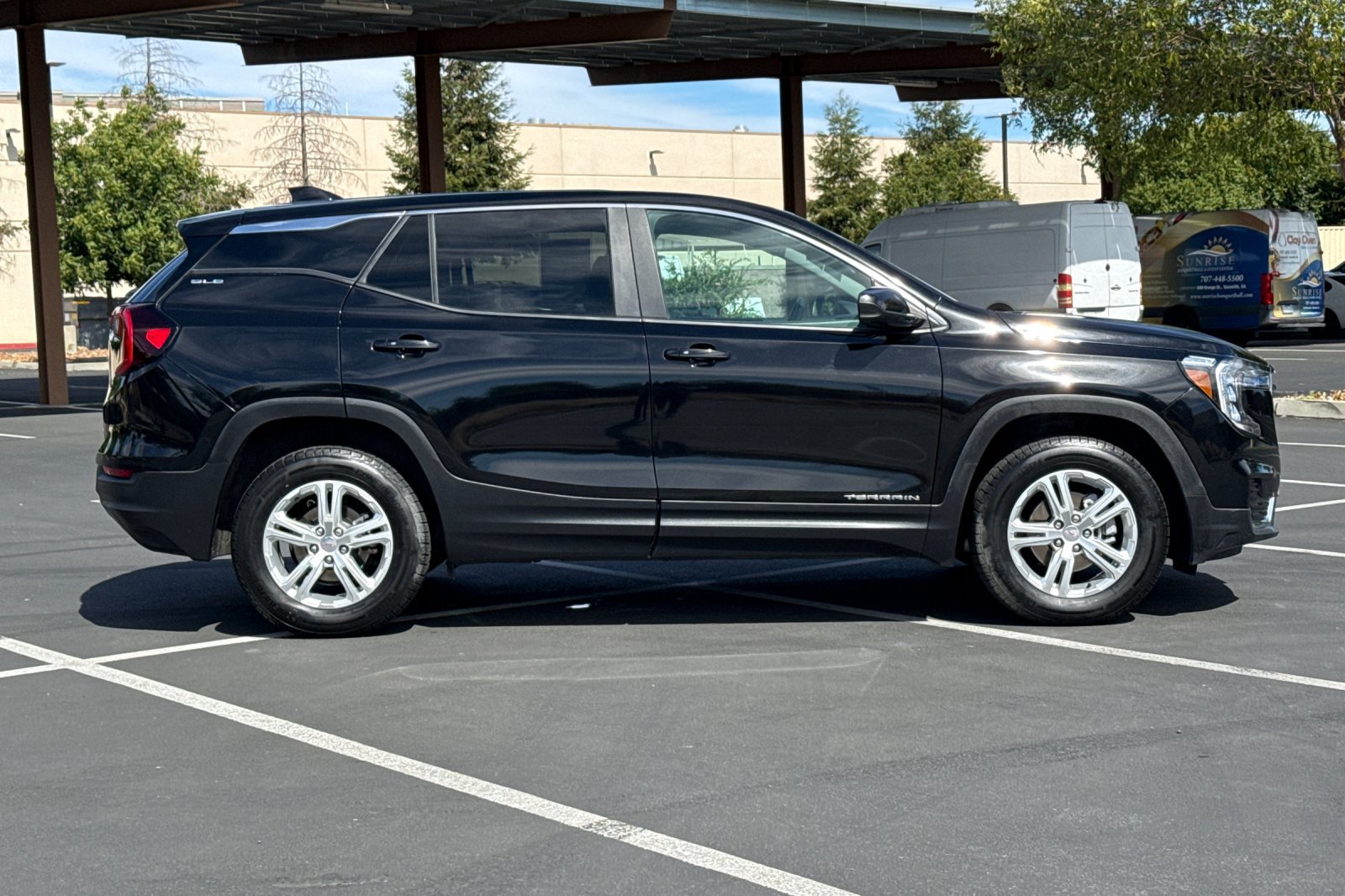 Used 2024 GMC Terrain SLE AWD/4WD image 8
