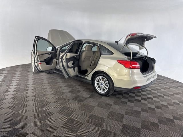 Used 2015 Ford Focus SE w/ SE Cold Weather Package image 17