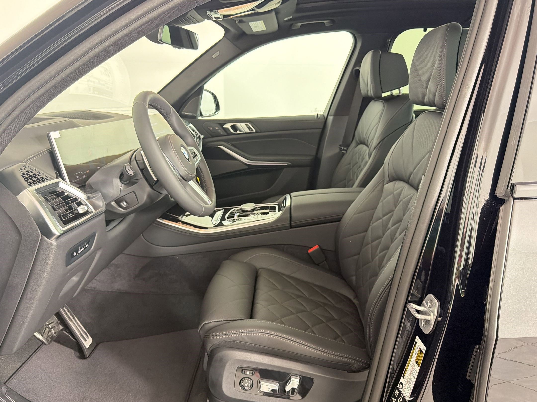 New 2026 BMW X5 xDrive40i w/ M Sport Package AWD/4WD image 5