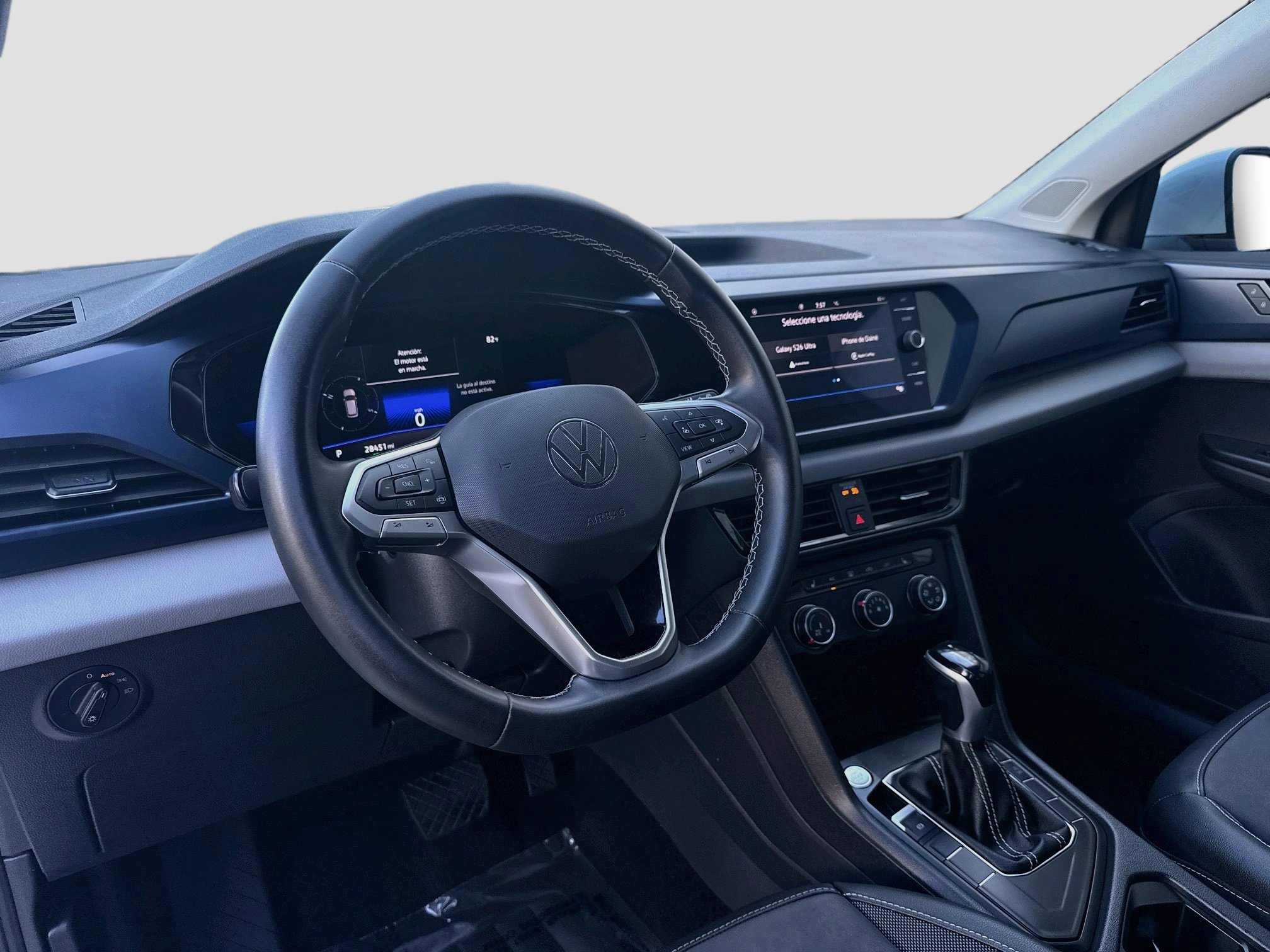 Certified 2022 Volkswagen Taos SE FWD image 9
