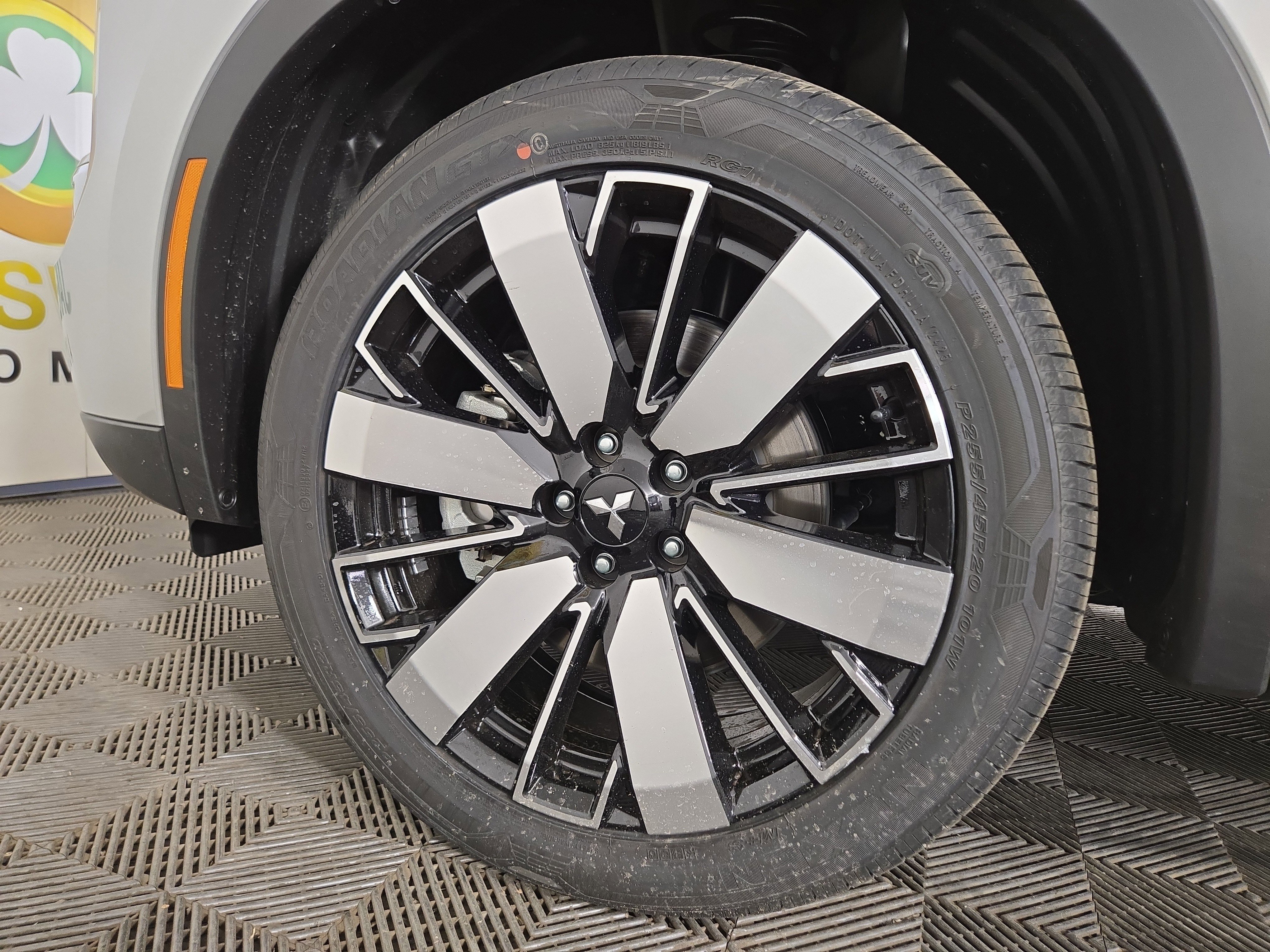 New 2026 Mitsubishi Outlander SE image 33