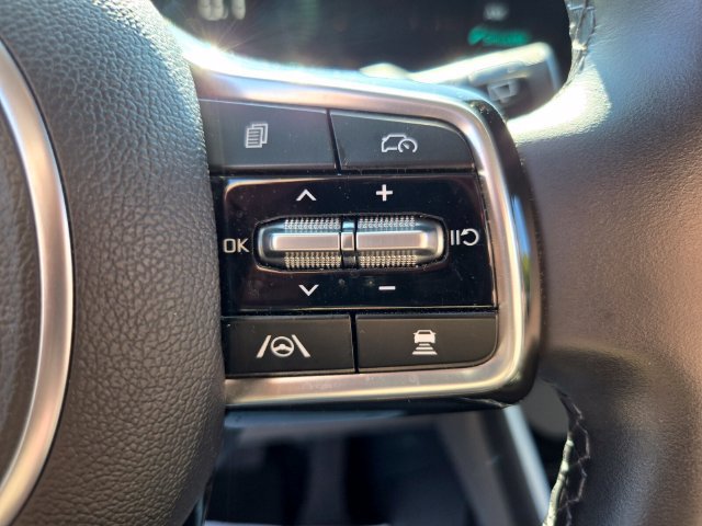 Used 2025 Kia Carnival FWD image 34