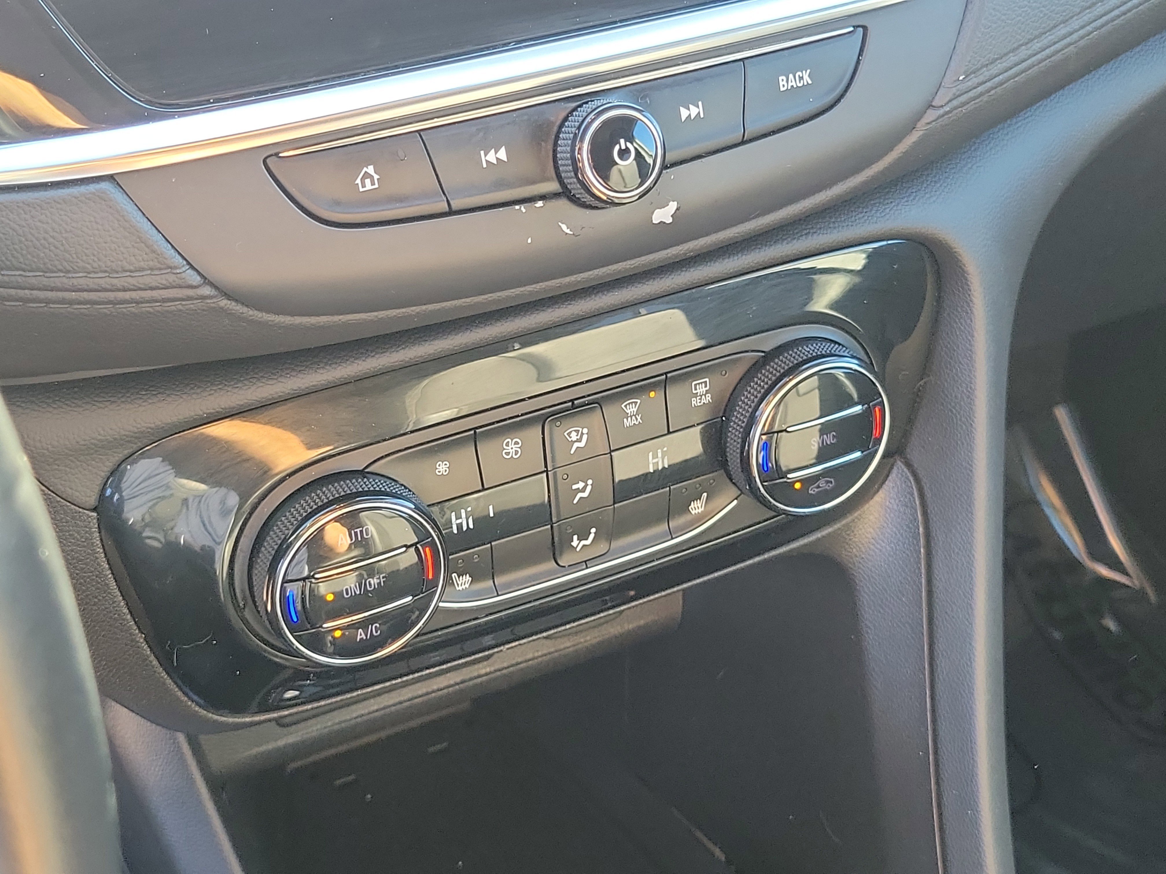 Used 2022 Buick Encore GX Select image 15