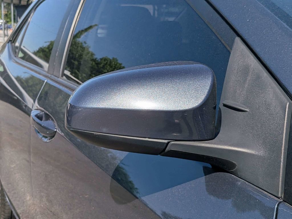 Used 2015 Toyota Corolla LE image 12