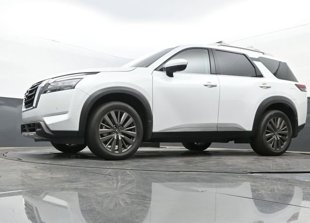 Used 2025 Nissan Pathfinder SL w/ SL Premium Package AWD/4WD image 12