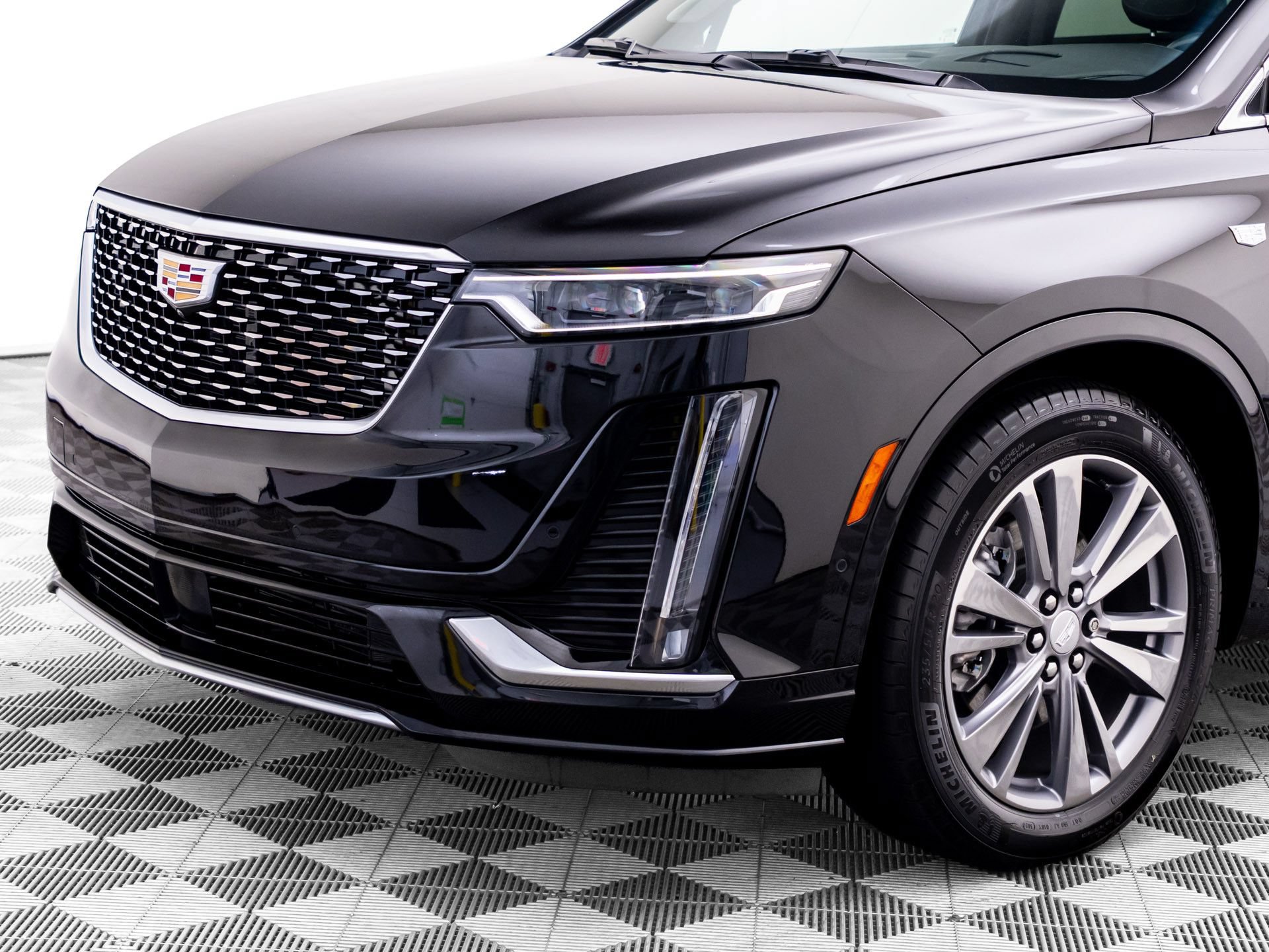 Certified 2025 Cadillac XT6 Premium Luxury w/ Platinum Package AWD/4WD image 40