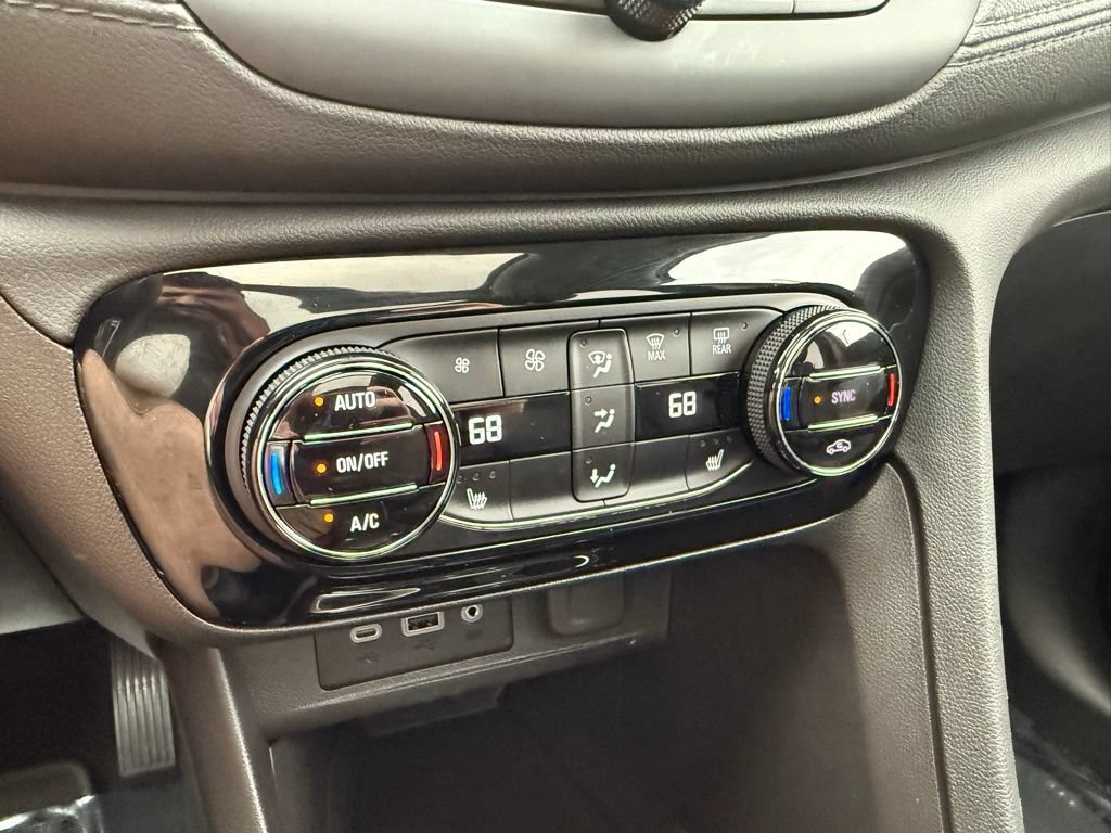 Used 2023 Buick Encore GX Essence w/ Experience Buick Package FWD image 33