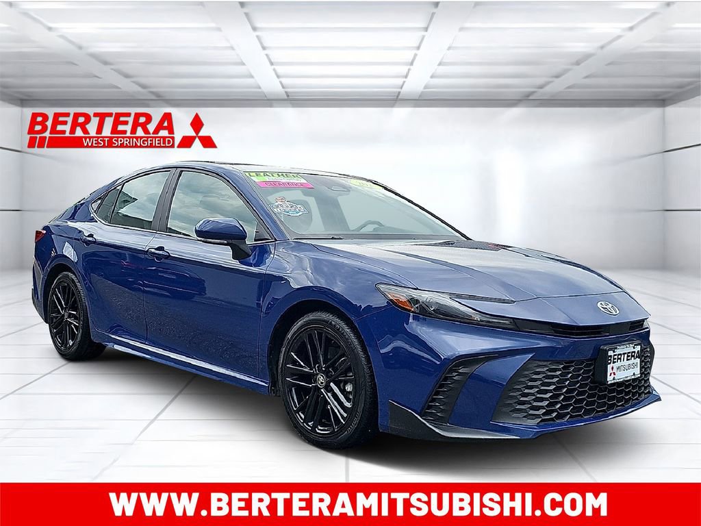 Used 2025 Toyota Camry SE image 1