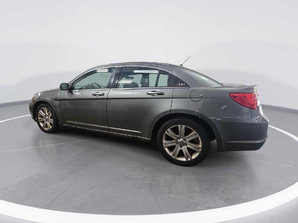 Used 2011 Chrysler 200 Touring FWD image 7