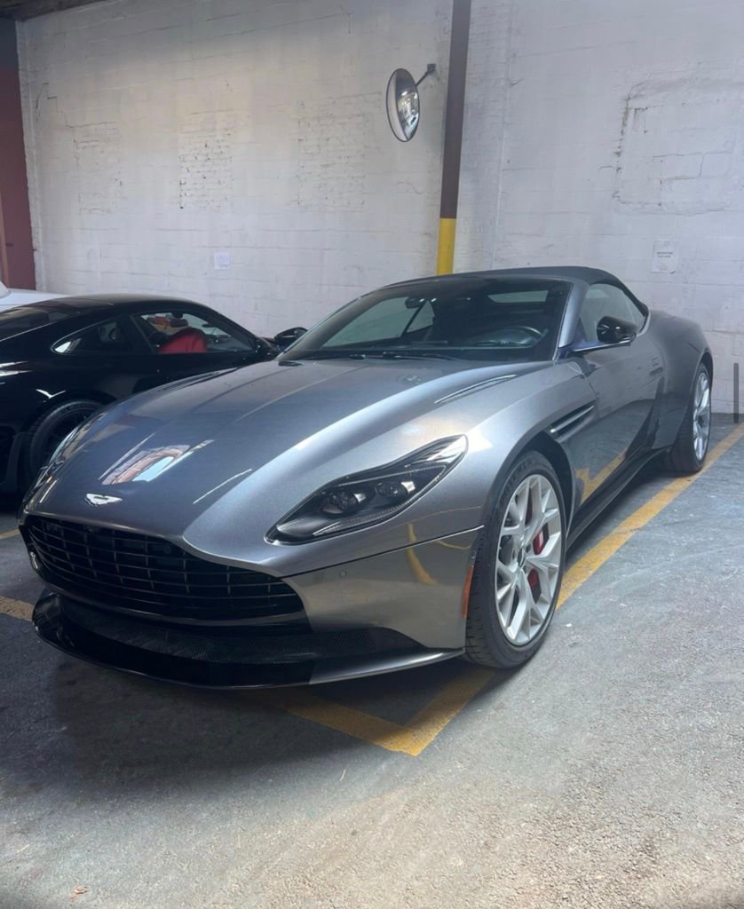 Used 2019 Aston Martin DB11 Volante RWD image 2
