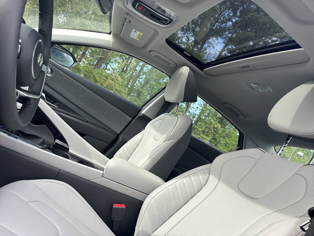 New 2026 Hyundai Elantra Limited FWD image 32