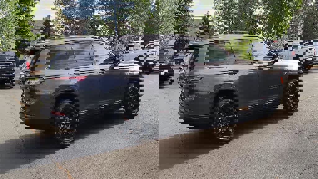 New 2025 Jeep Grand Cherokee L Laredo image 9