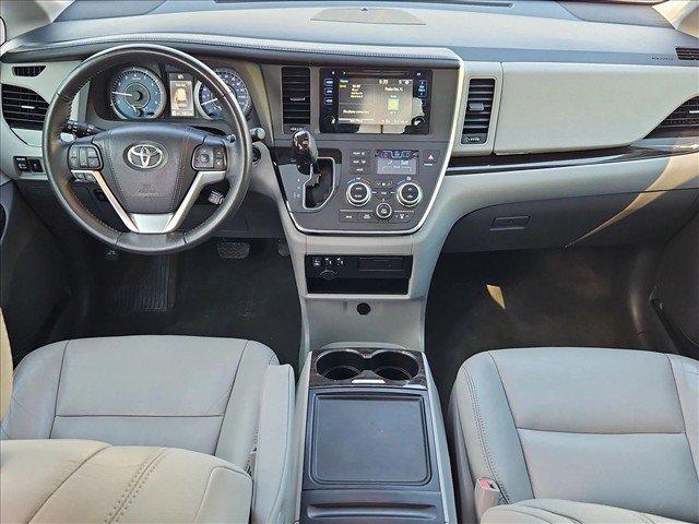 Used 2017 Toyota Sienna XLE FWD image 15