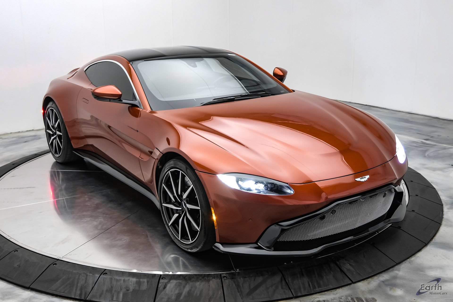 Used 2019 Aston Martin V8 Vantage Coupe RWD image 30