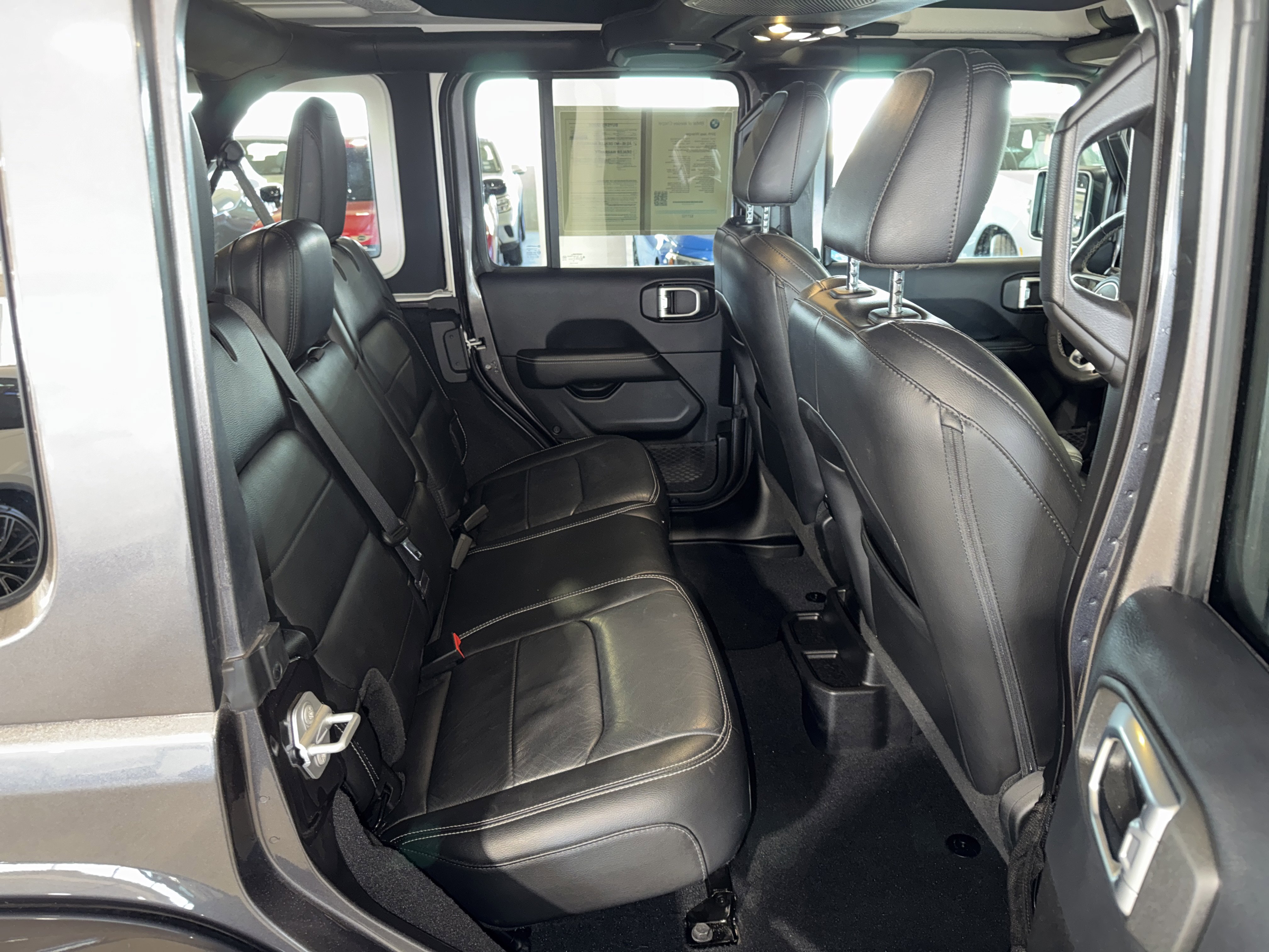 Used 2019 Jeep Wrangler Unlimited Sahara image 12