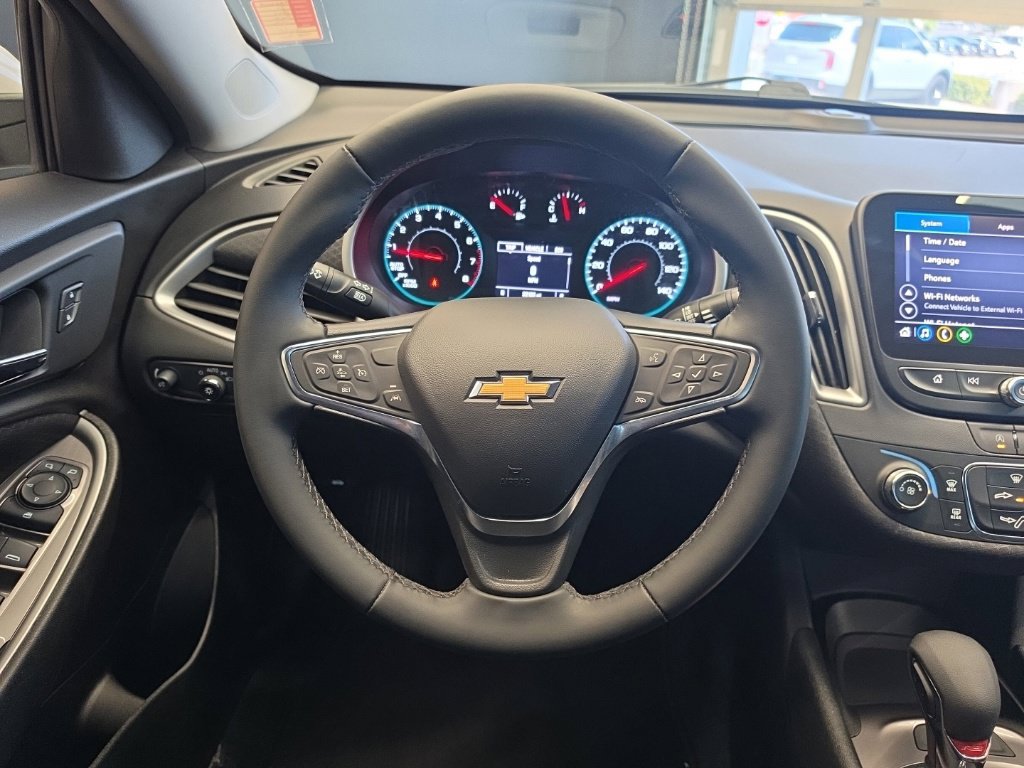 Used 2025 Chevrolet Malibu RS FWD image 19