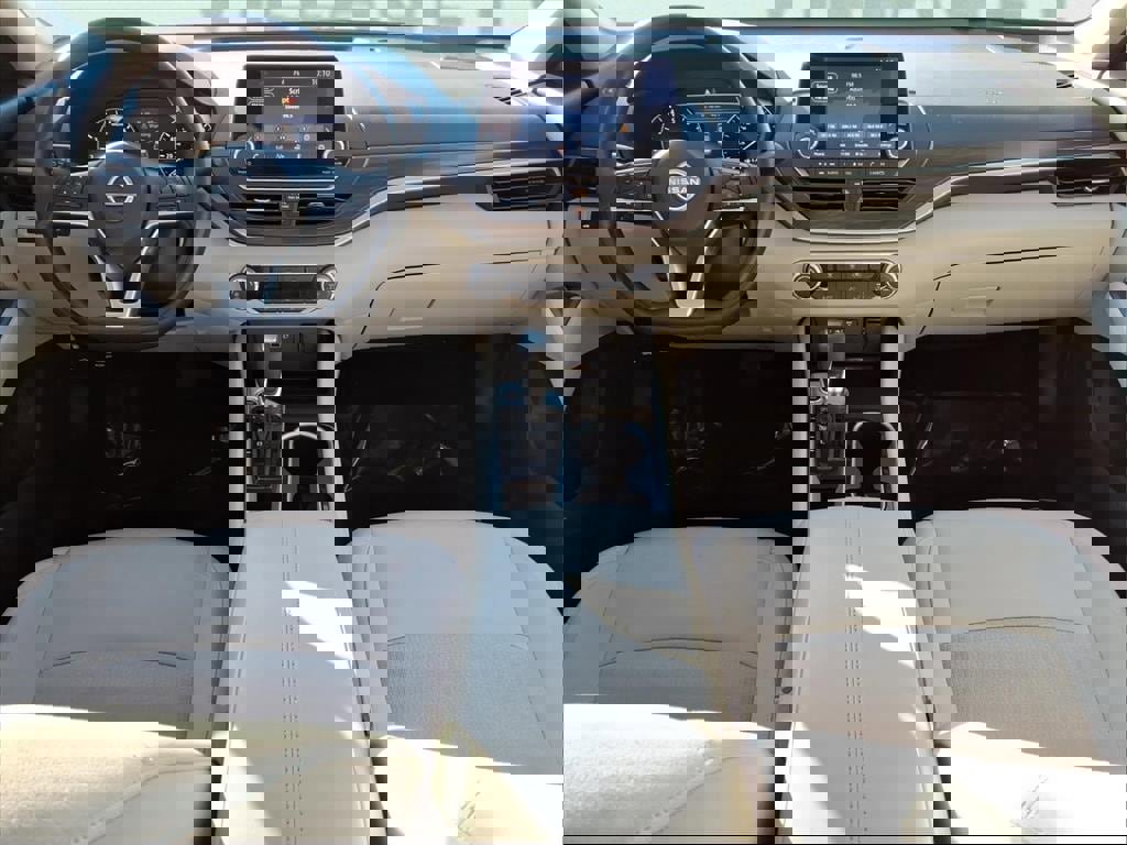 Used 2024 Nissan Altima 2.5 SV image 11