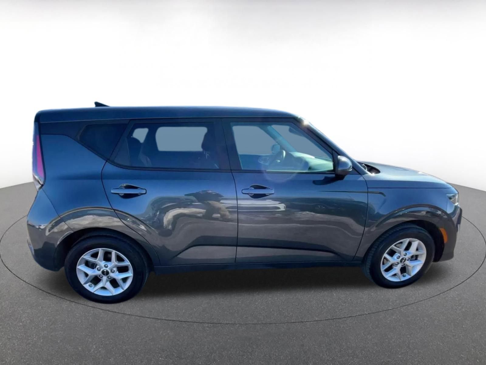 Used 2025 Kia Soul LX w/ LX Technology Package image 16