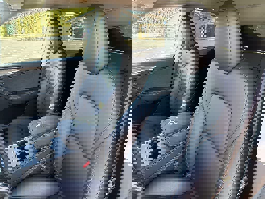 Used 2023 Tesla Model Y Performance image 27