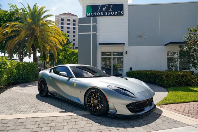 Used 2018 Ferrari 812 Superfast RWD image 82
