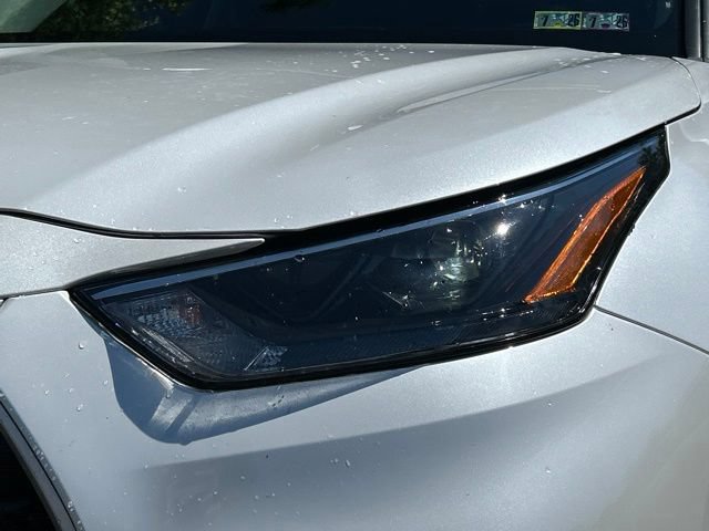 Used 2022 Toyota Highlander XLE AWD/4WD image 10